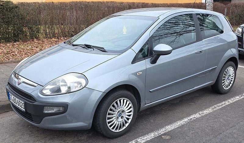 Grau Gebraucht 2009 Fiat Punto Active Limousine | 1.200 € (Guter Preis) - Bild 1/4