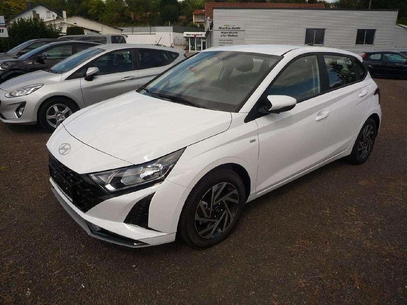 Atlas white / sol Neu 2025 Hyundai i20 Comfort Limousine | 18.450 € (Guter Preis) - Bild 1/4