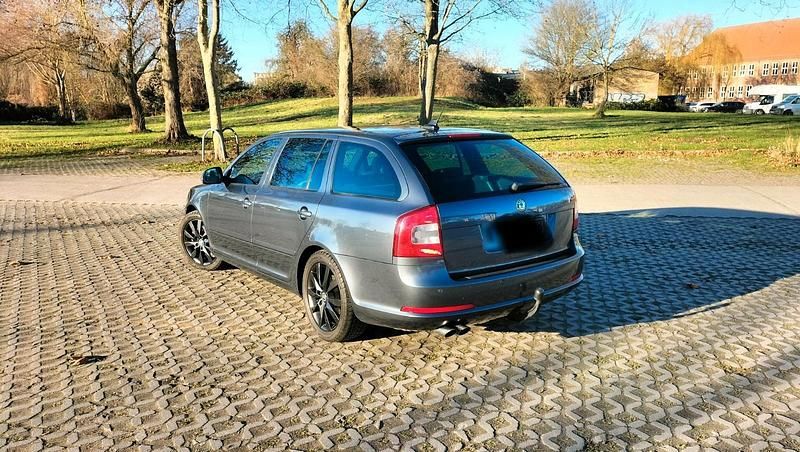 Gebraucht Skoda Octavia vRS 170 PS (125 kW) 2011 Grau Kombi