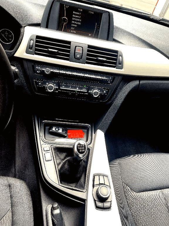 Gebraucht BMW 320 184 PS (135 kW) 2013 Schwarz Limousine