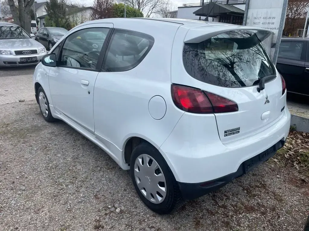 Gebraucht Mitsubishi Colt Motion 75 PS (55 kW) 2011 Weiß Kleinwagen