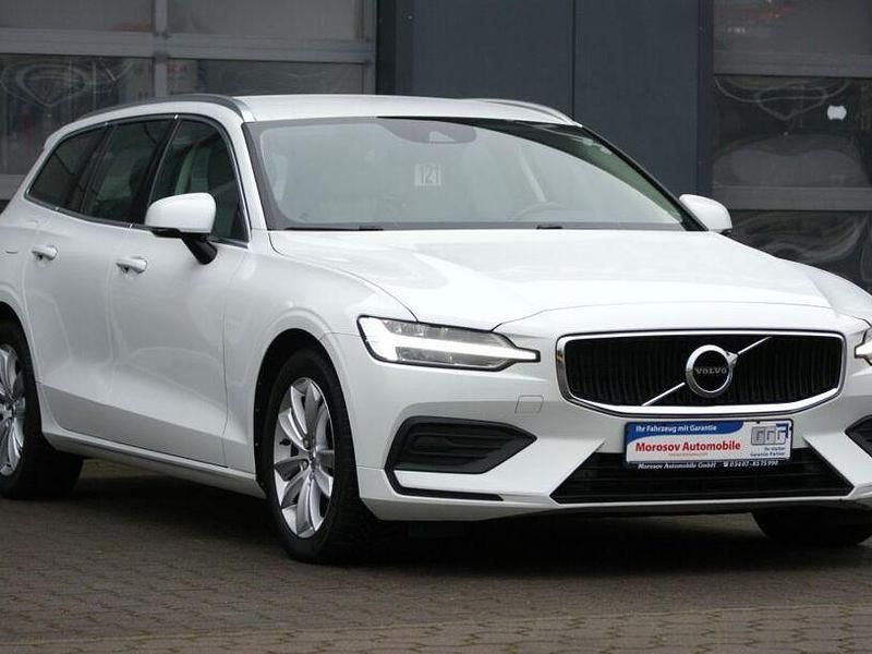 Gebraucht Volvo V60 Momentum 150 PS (110 kW) 2020 Andere Kombi
