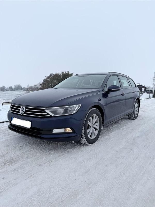 Blau Gebraucht 2019 VW Passat Kombi | 12.990 € (Superpreis) - Bild 1/4