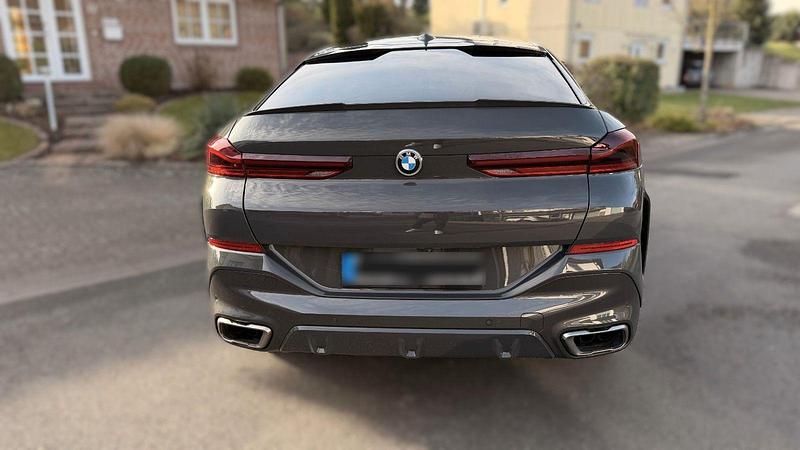 Gebraucht BMW X6 M50 Shadowline 530 PS (389 kW) 2021 Grau SUV
