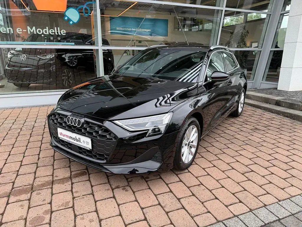Second-hand Audi A3 Ambiente 150 CP (110 kW) 2024 Negru Berlinǎ