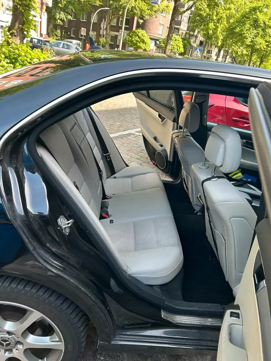 Gebraucht Mercedes C250 204 PS (150 kW) 2010 Schwarz Limousine