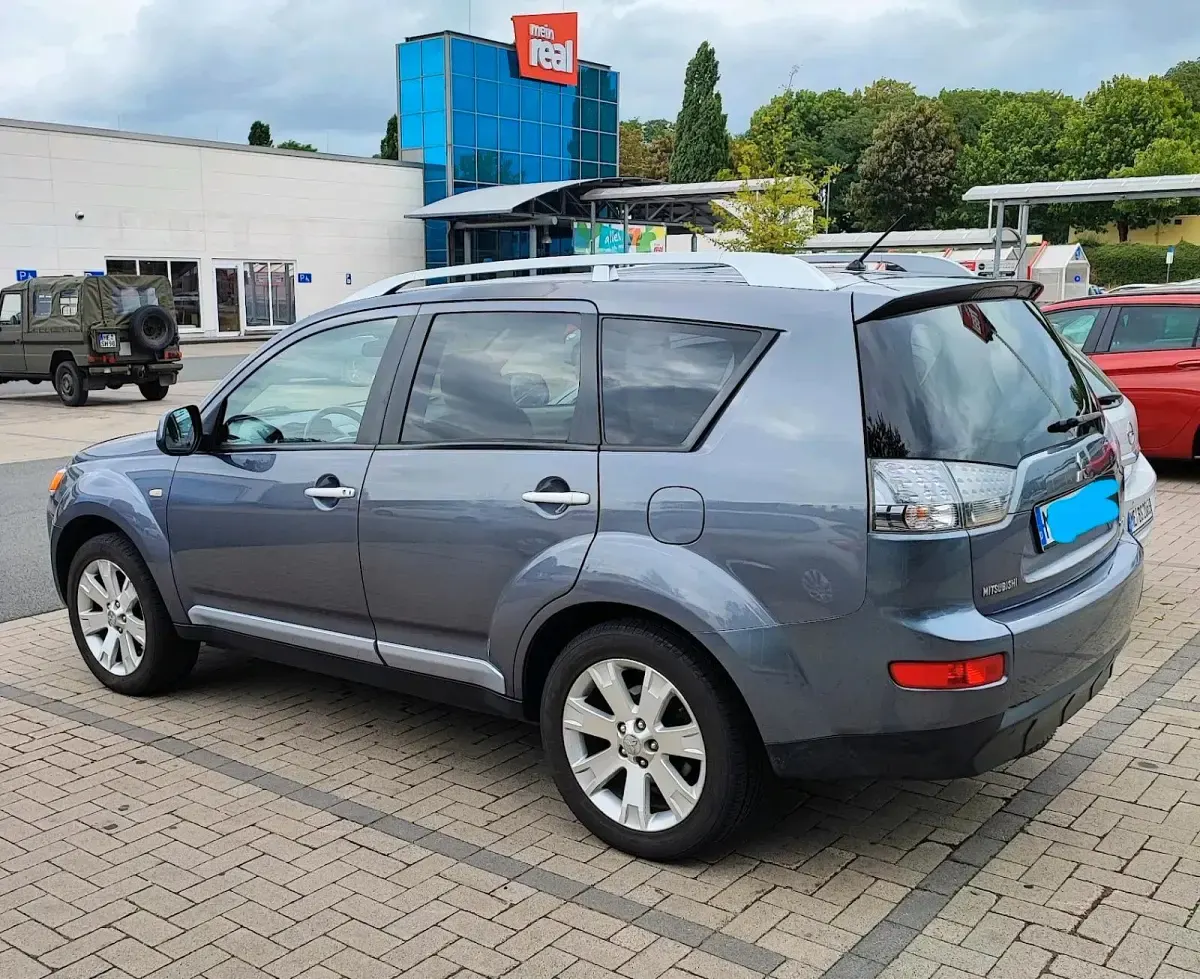 Gebraucht Mitsubishi Outlander 170 PS (125 kW) 2009 Grau SUV