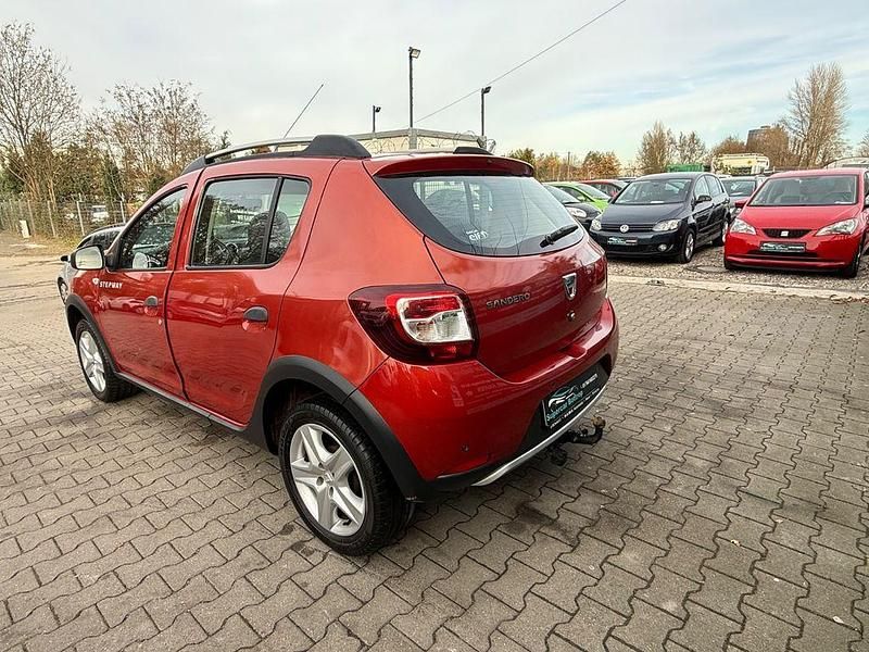 Gebraucht Dacia Sandero Prestige 90 PS (66 kW) 2014 Rot Limousine