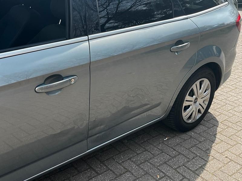 Gebraucht Ford Mondeo 140 PS (102 kW) 2008 Grau Kombi