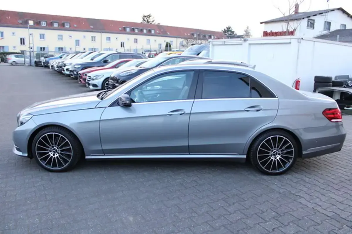 Używany Mercedes E300 252 KM (185 kW) 2013 Szary Sedan/Limuzyna