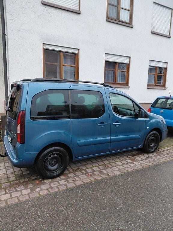 Gebraucht Peugeot Partner Tepee Active 120 PS (88 kW) 2017 Blau Van / Kleinbus