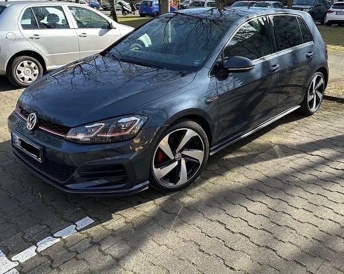 Blau Gebraucht 2017 VW Golf GTI Limousine | 19.500 € (Fairer Preis) - Bild 1/4
