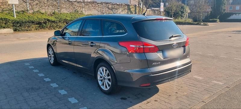 Gebraucht Ford Focus Cool & Connect 125 PS (91 kW) 2018 Grau Kombi