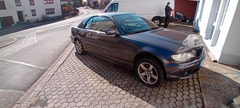 Gebraucht BMW 318 Cabriolet 150 PS (110 kW) 2006 Schwarz Cabrio