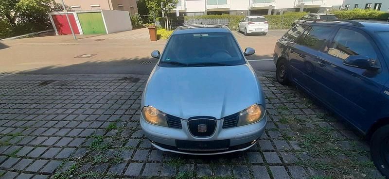 Silber Gebraucht 2002 Seat Ibiza Limousine | 600 € (Fairer Preis) - Bild 1/4
