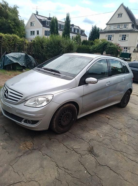 Grau Gebraucht 2006 Mercedes B170 Van / Kleinbus | 4.300 € (Fairer Preis) - Bild 1/4
