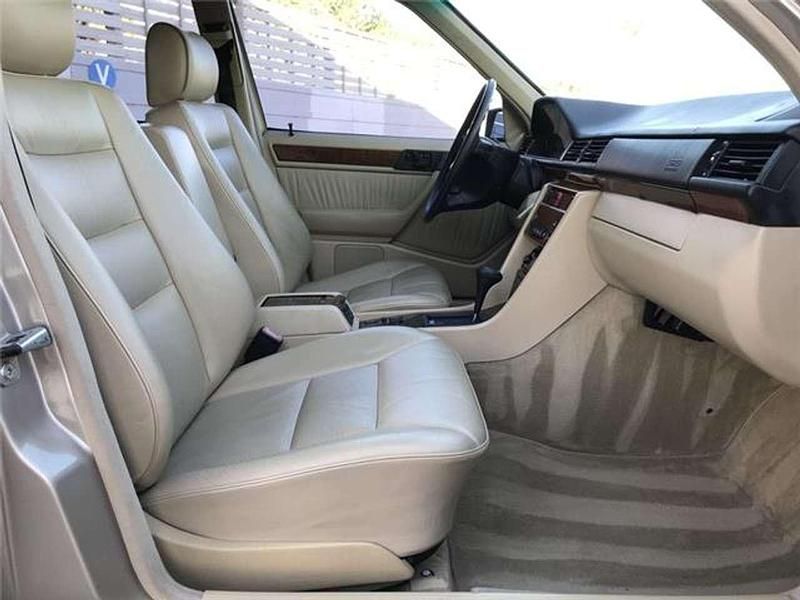 Gebraucht Mercedes E400 279 PS (205 kW) 1993 Gold Limousine
