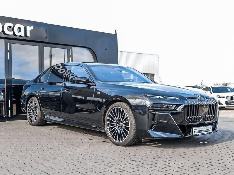 Gebraucht BMW 740 Performance 286 PS (210 kW) 2025 Saphirschwarz Limousine