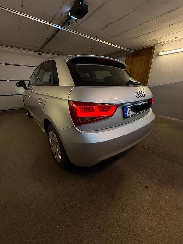 Gebraucht Audi A1 Sportback Attraction 122 PS (89 kW) 2013 Silber Kleinwagen