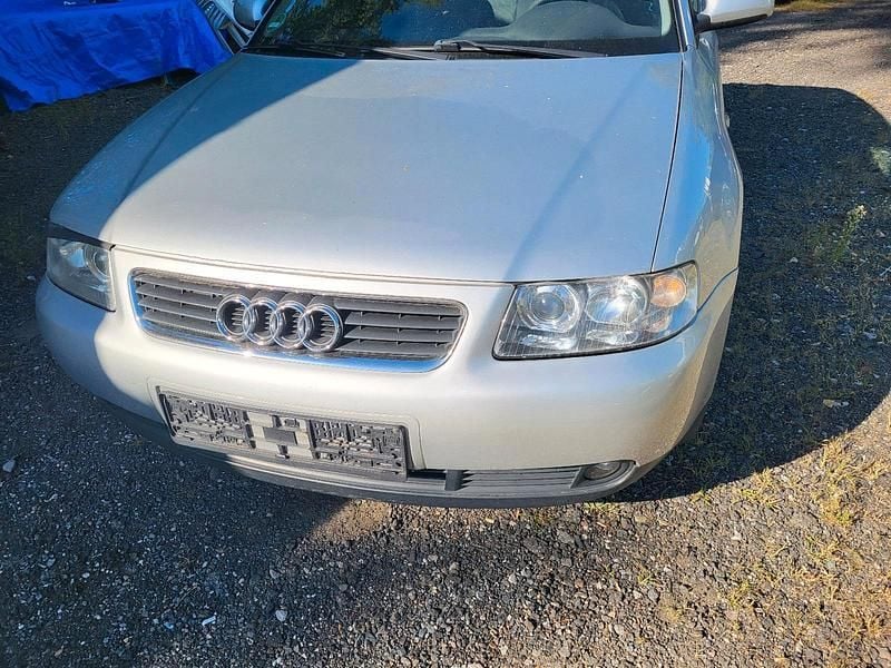 Silber Gebraucht 2002 Audi A3 Limousine | 750 € (Superpreis) - Bild 1/4