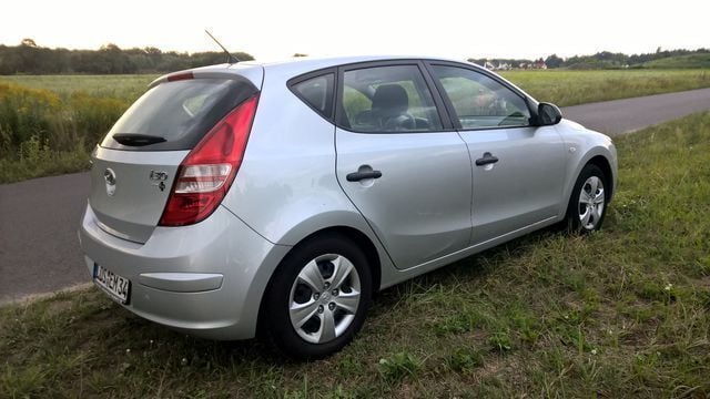 Gebraucht Hyundai i30 148 PS (108 kW) 2009 Silber metallic Limousine
