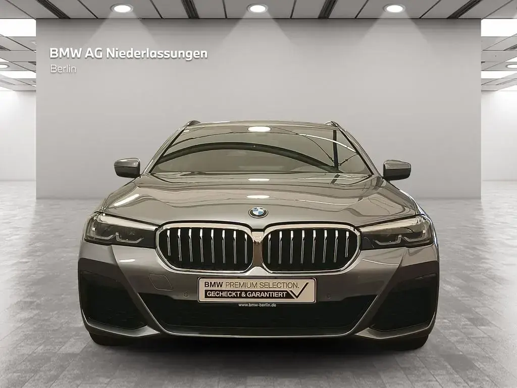 Gebraucht BMW 520 M Sport 190 PS (139 kW) 2023 Grau Kombi