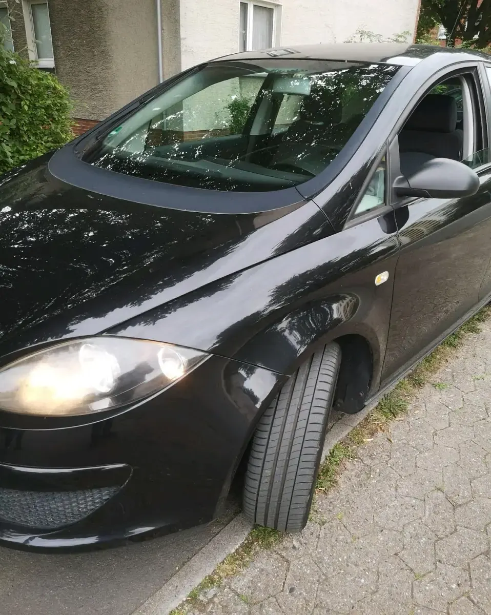 Gebraucht Seat Altea 105 PS (77 kW) 2008 Schwarz Limousine