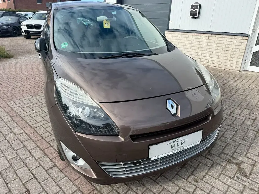 Gebraucht Renault Grand Scénic III Luxe 131 PS (96 kW) 2011 Mokkabraun Van / Kleinbus