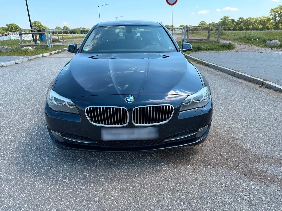 Gebraucht BMW 520 184 PS (135 kW) 2010 Blau Limousine