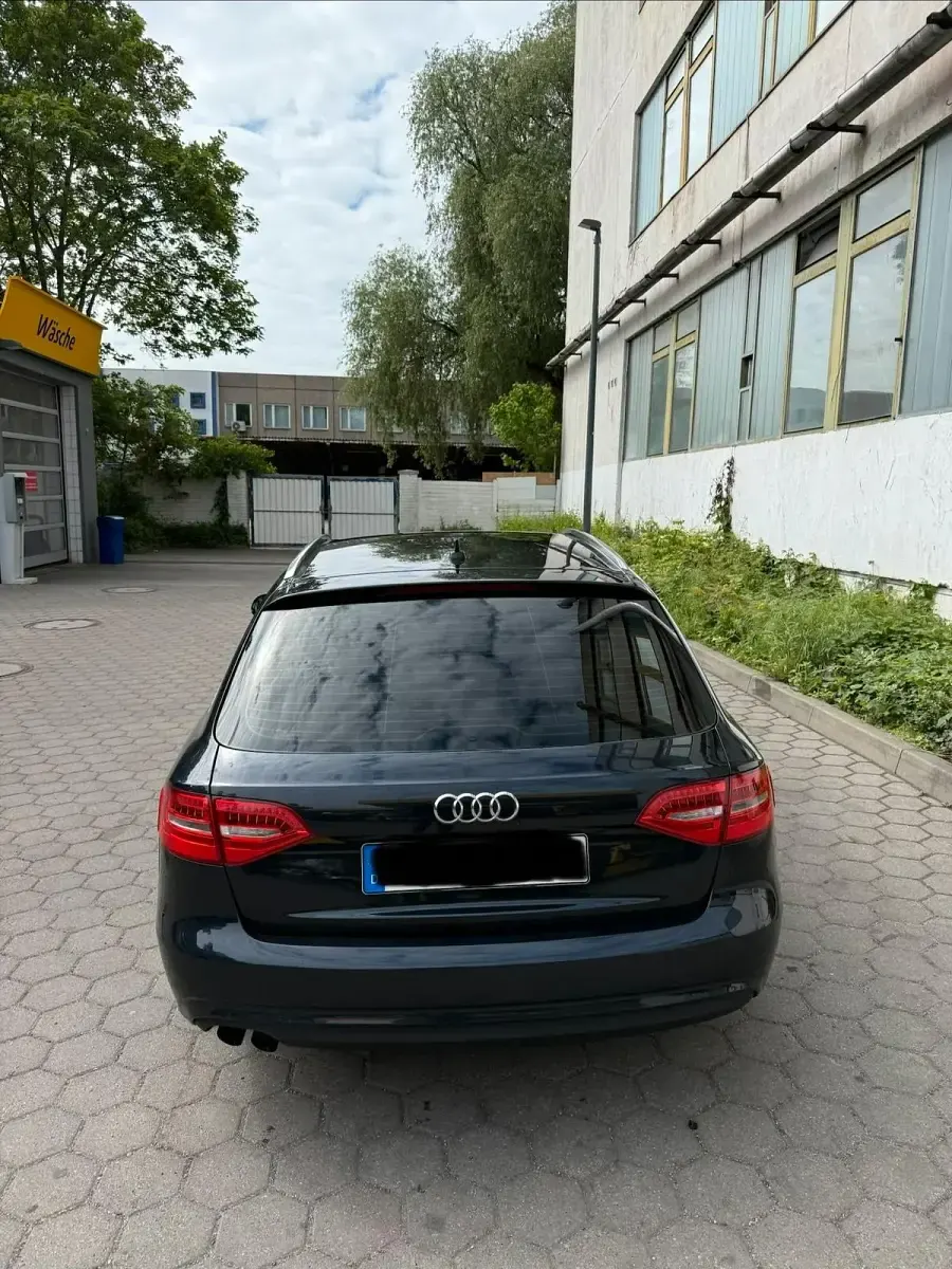 Gebraucht Audi A4 150 PS (110 kW) 2012 Blau Kombi