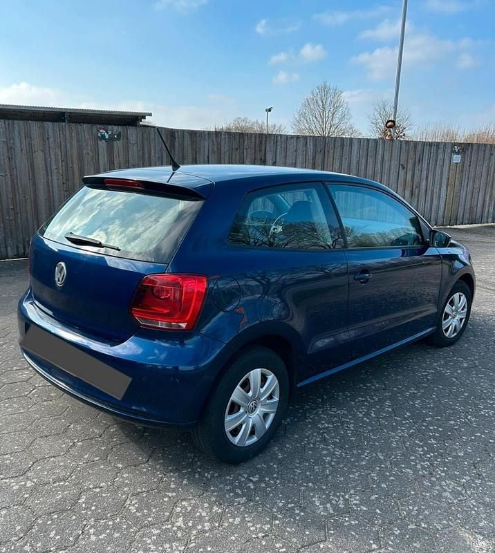 Gebraucht VW Polo 60 PS (44 kW) 2011 Blau Kleinwagen