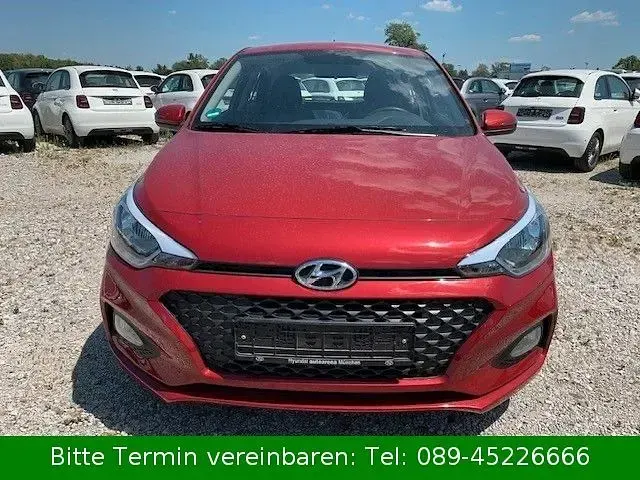 Gebraucht Hyundai i20 Select 84 PS (61 kW) 2019 Rot Kleinwagen