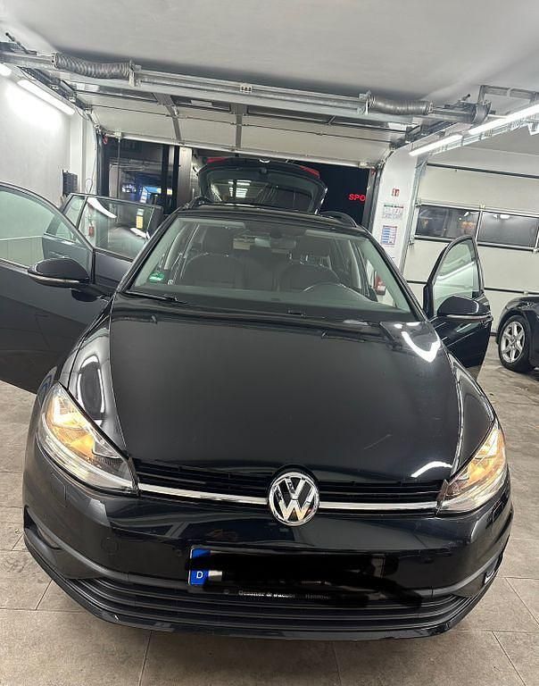 Schwarz Gebraucht 2017 VW Golf VII Trendline Kombi | 12.550 € (Guter Preis) - Bild 1/4