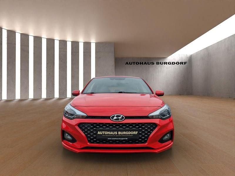 Gebraucht Hyundai i20 Style 101 PS (74 kW) 2018 Rot Limousine