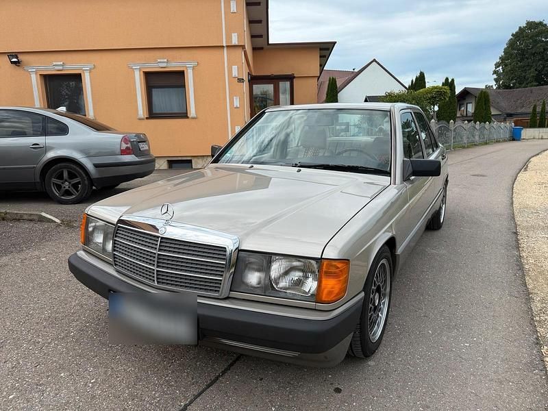Gebraucht Mercedes 190 118 PS (86 kW) 1990 Beige Limousine