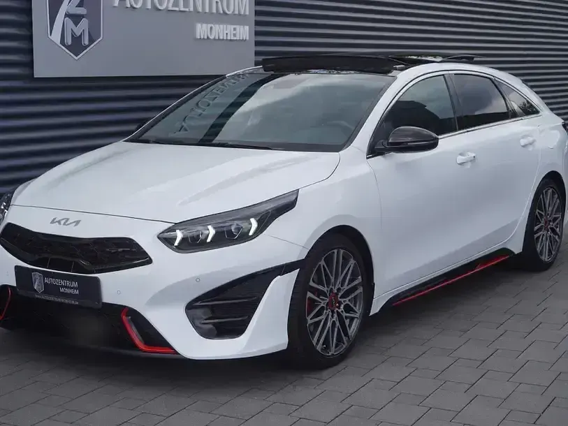 Gebraucht Kia ProCeed GT GT 204 PS (150 kW) 2022 Sonderlackierung deluxeweiß metallic Kleinwagen