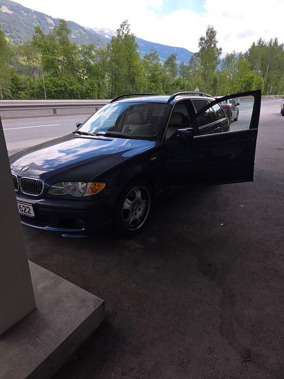 Blau Gebraucht 2003 BMW 330 Kombi | 7.100 € (Fairer Preis) - Bild 1/3