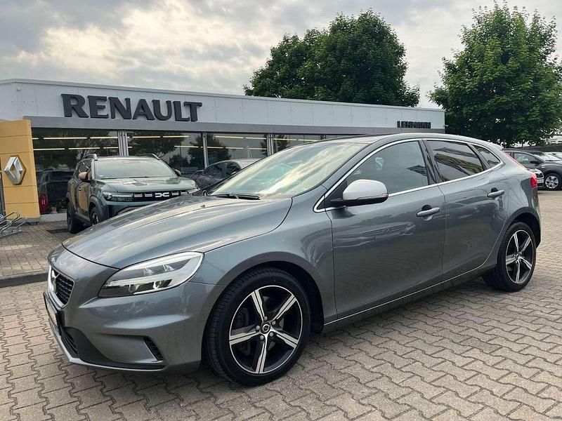 Osmium grey / metallic Gebraucht 2019 Volvo V40 R-Design Kombi | 16.990 € (Fairer Preis) - Bild 1/4