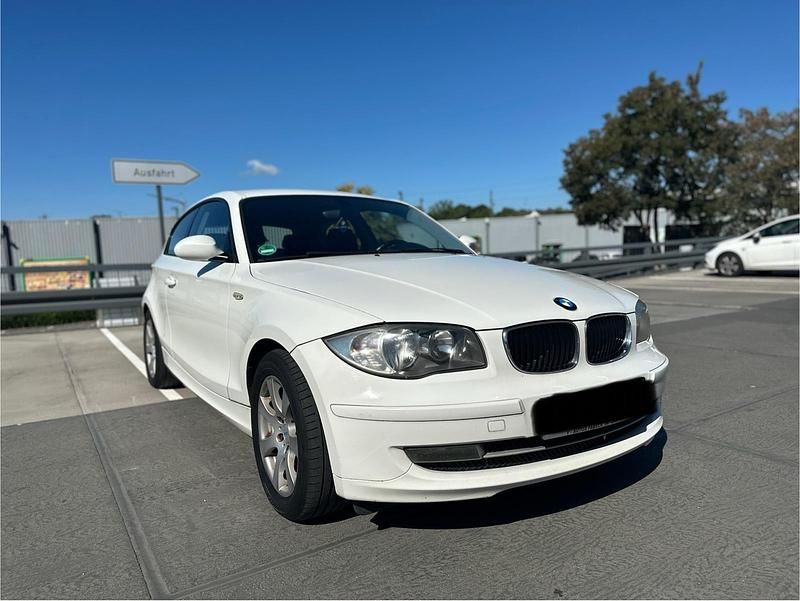 Weiß Gebraucht 2007 BMW 116 Kleinwagen | 2.999 € (Fairer Preis) - Bild 1/4