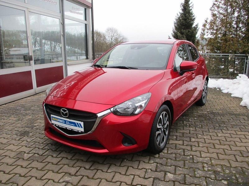 Rot Gebraucht 2017 Mazda 2 Kizoku Kleinwagen | 10.990 € (Fairer Preis) - Bild 1/4