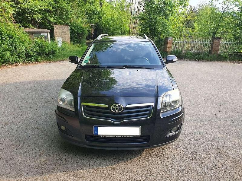 Gebraucht Toyota Avensis Team 129 PS (94 kW) 2009 Schwarz Kombi
