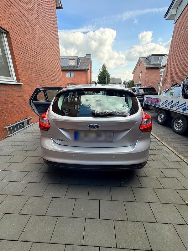 Gebraucht Ford Focus Titanium 125 PS (91 kW) 2011 Silber Limousine