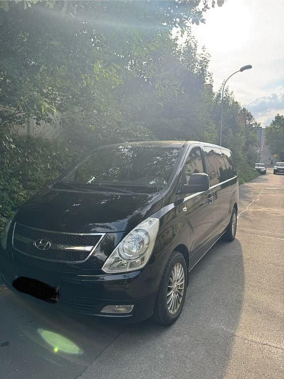 Schwarz Gebraucht 2011 Hyundai H-1 Van / Kleinbus | 8.799 € (Guter Preis) - Bild 1/4