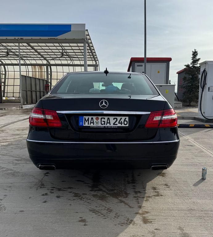 Gebraucht Mercedes E350 Avantgarde 265 PS (194 kW) 2012 Schwarz Limousine