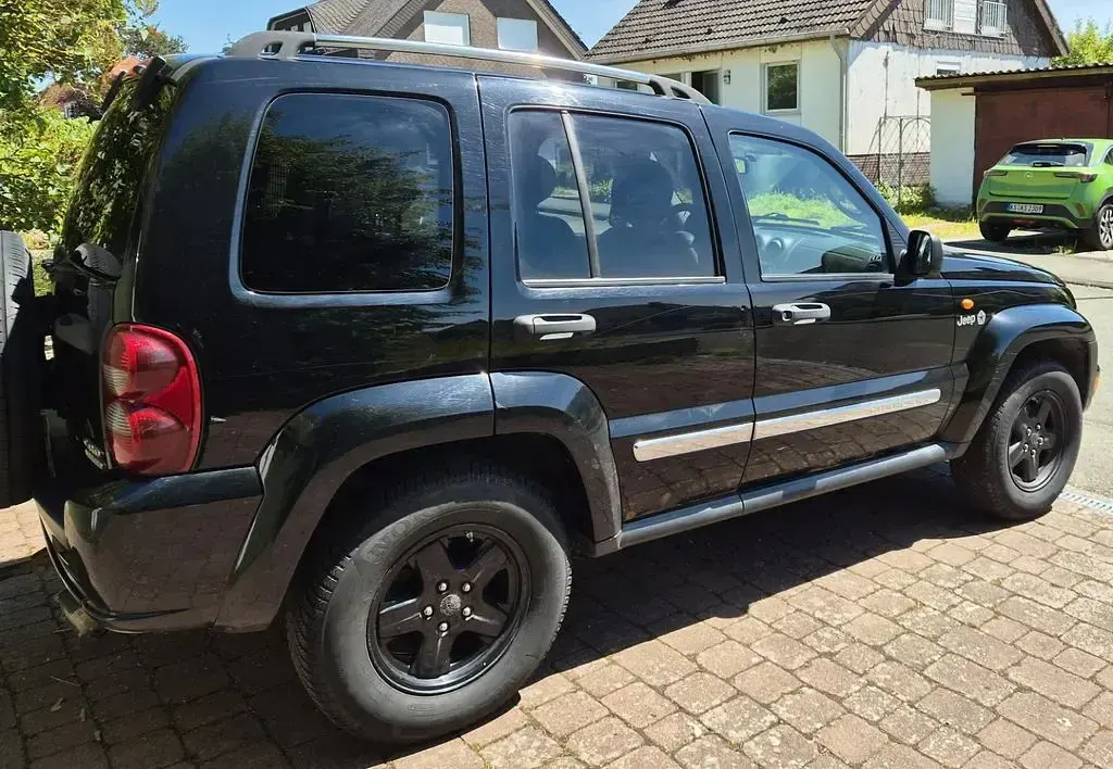 Gebraucht Jeep Cherokee Limited 163 PS (119 kW) 2006 Schwarz SUV