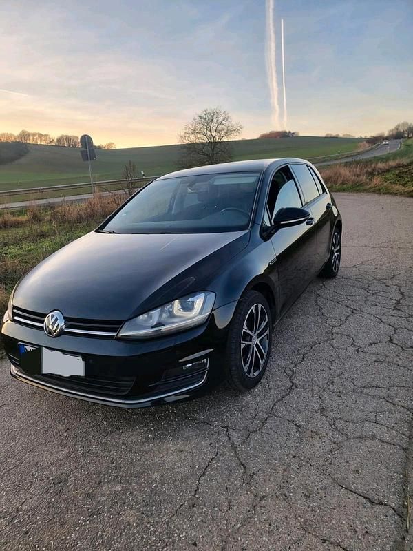 Schwarz Gebraucht 2016 VW Golf LOUNGE Limousine | 6.800 € (Superpreis) - Bild 1/4