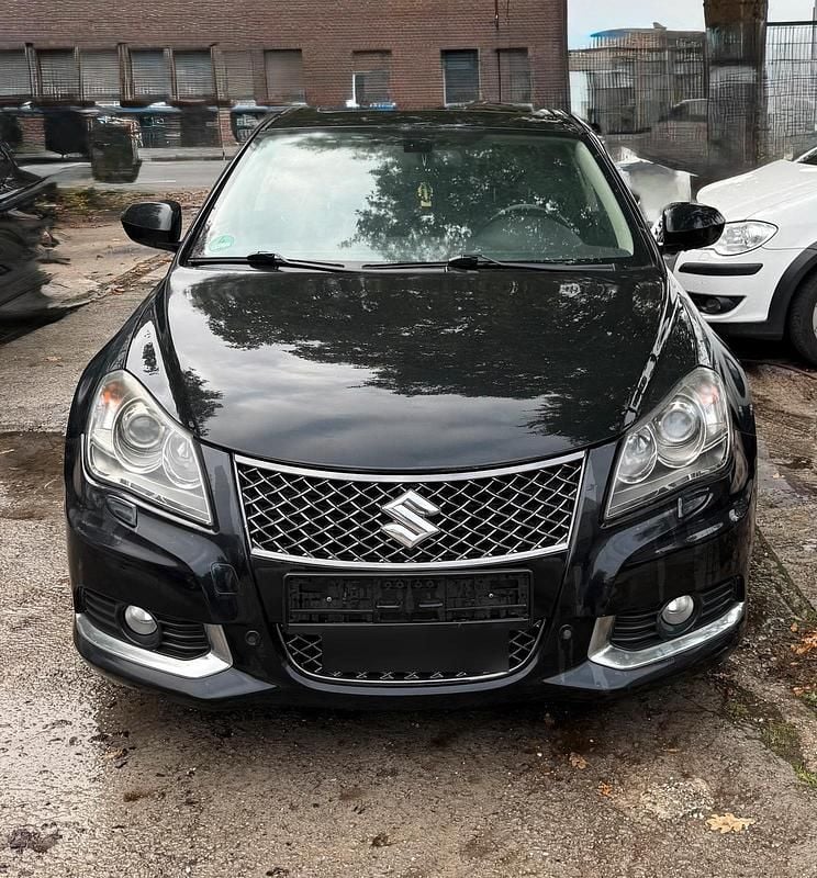 Schwarz Gebraucht 2011 Suzuki Kizashi Sport Limousine | 3.500 € (Superpreis) - Bild 1/4