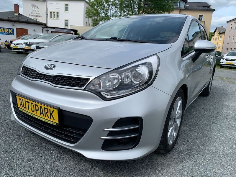 Silber Gebraucht 2016 Kia Rio 4 Limousine | 7.500 € (Fairer Preis) - Bild 1/4
