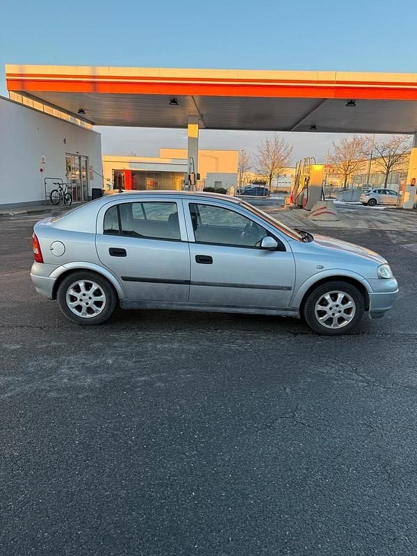 Gebraucht Opel Astra 75 PS (55 kW) 1998 Silber Limousine
