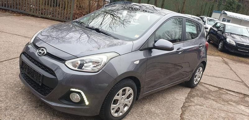 Gebraucht Hyundai i10 Classic 67 PS (49 kW) 2015 Grau Kleinwagen